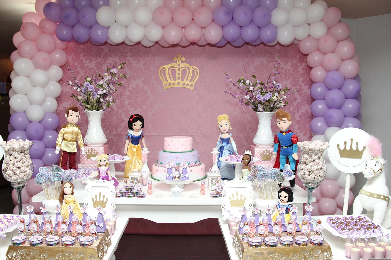 birthday party balloons table